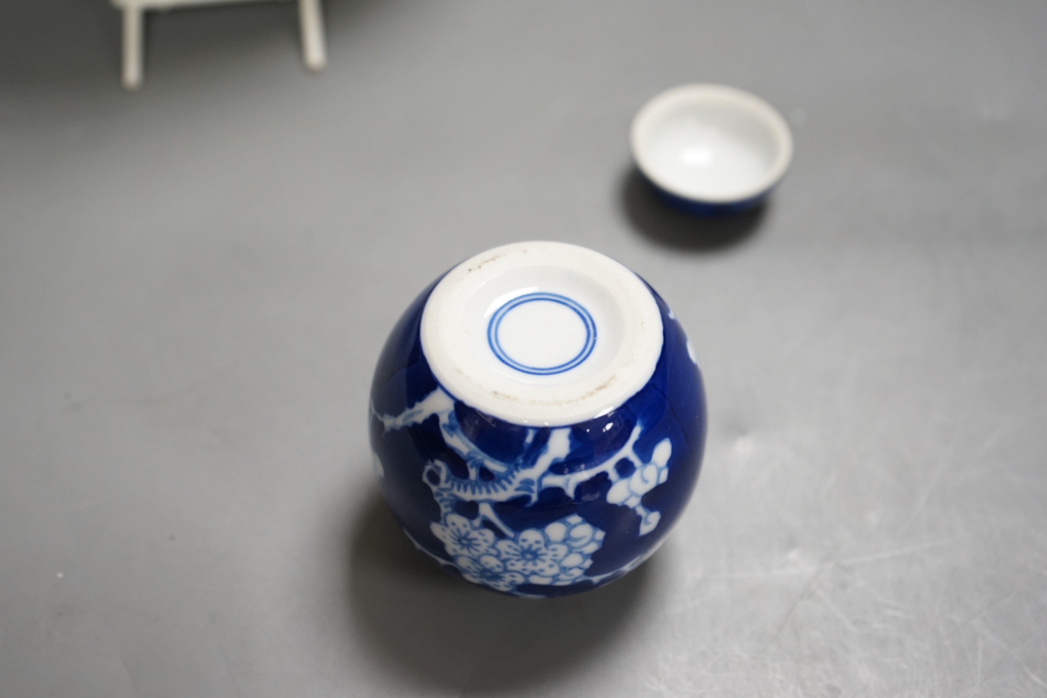 A Chinese blue and white dragon dish with rice grain border, early 20th century and a Chinese blue and white Prunus small jar and cover, dish 18cm diameter
